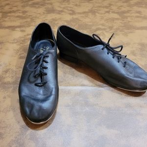 Black Fluid Capezio Tap Shoes